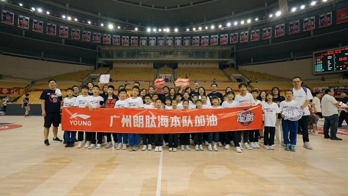 李寧最新活動(dòng),李寧最新活動(dòng)，運(yùn)動(dòng)場上的溫情故事