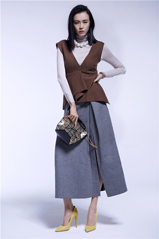 李艾最新時尚照片，時代先鋒的印記風(fēng)采