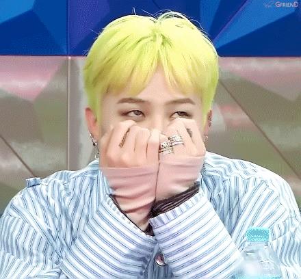 耐克最新海報(bào)引領(lǐng)運(yùn)動(dòng)風(fēng)尚，激發(fā)無限潛能，展示時(shí)尚力量