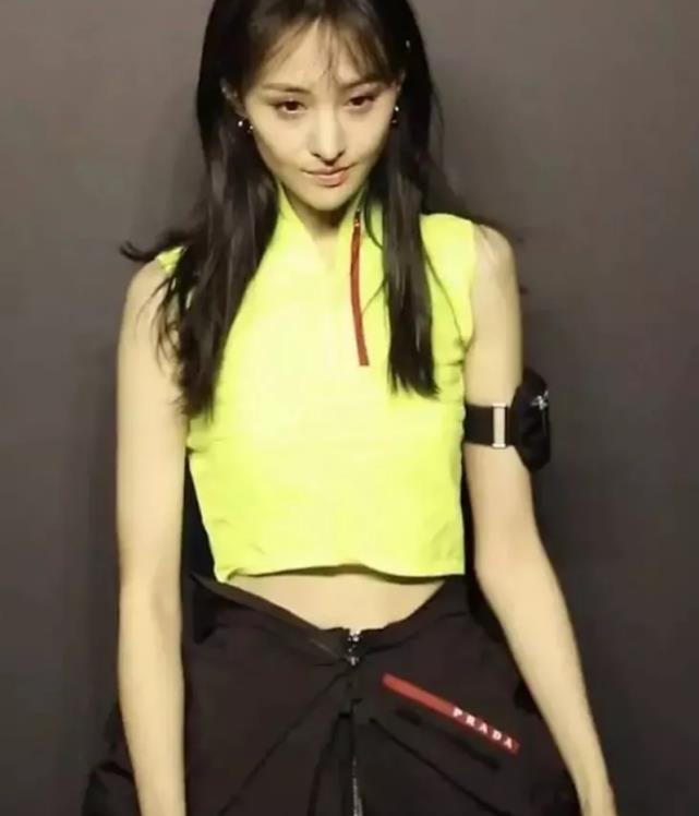 鄭爽最新動(dòng)態(tài)2024，多維度審視與深度探討