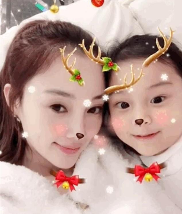 李小璐展現(xiàn)新篇章，最新新聞閃耀登場！