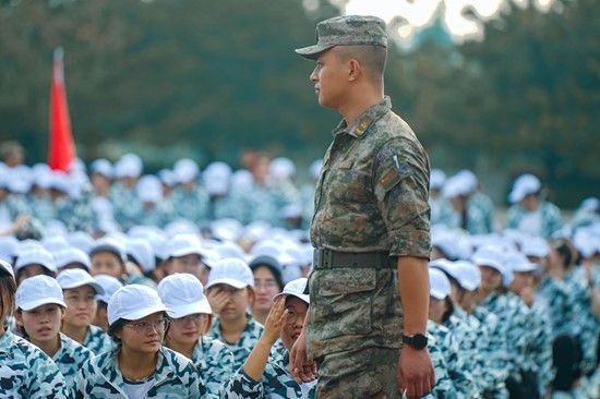 最新軍旅歌曲2024，軍歌嘹亮，情義永恒