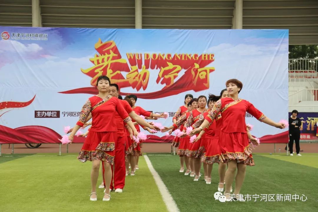 雪山姑娘的獨(dú)特風(fēng)情，最新水兵舞在小巷深處的展現(xiàn)