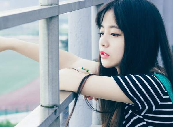 韓珺瑤段允安最新章節(jié),韓珺瑤段允安最新章節(jié)，小巷中的隱秘美味