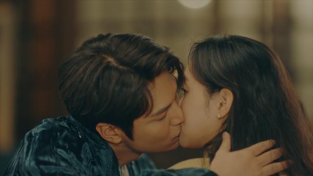 最新吻戲心動瞬間，甜蜜愛情誓言的每一吻！