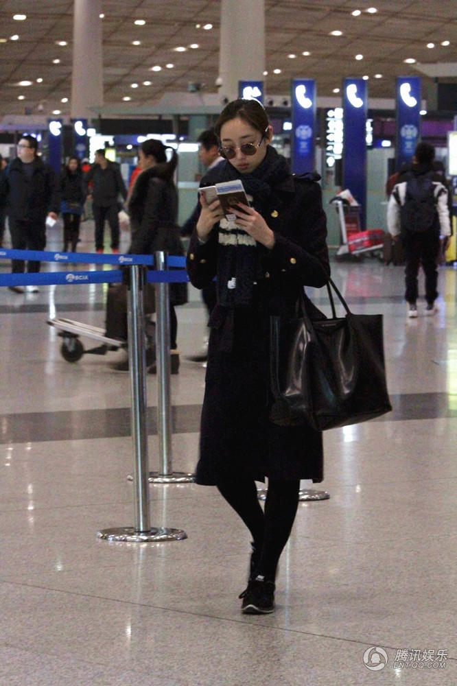 女星機場最新照片，星光下的溫馨相遇