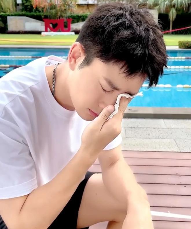 賈乃亮最新直播手機(jī)，直播間的溫馨日常與友情的紐帶展現(xiàn)標(biāo)題魅力！