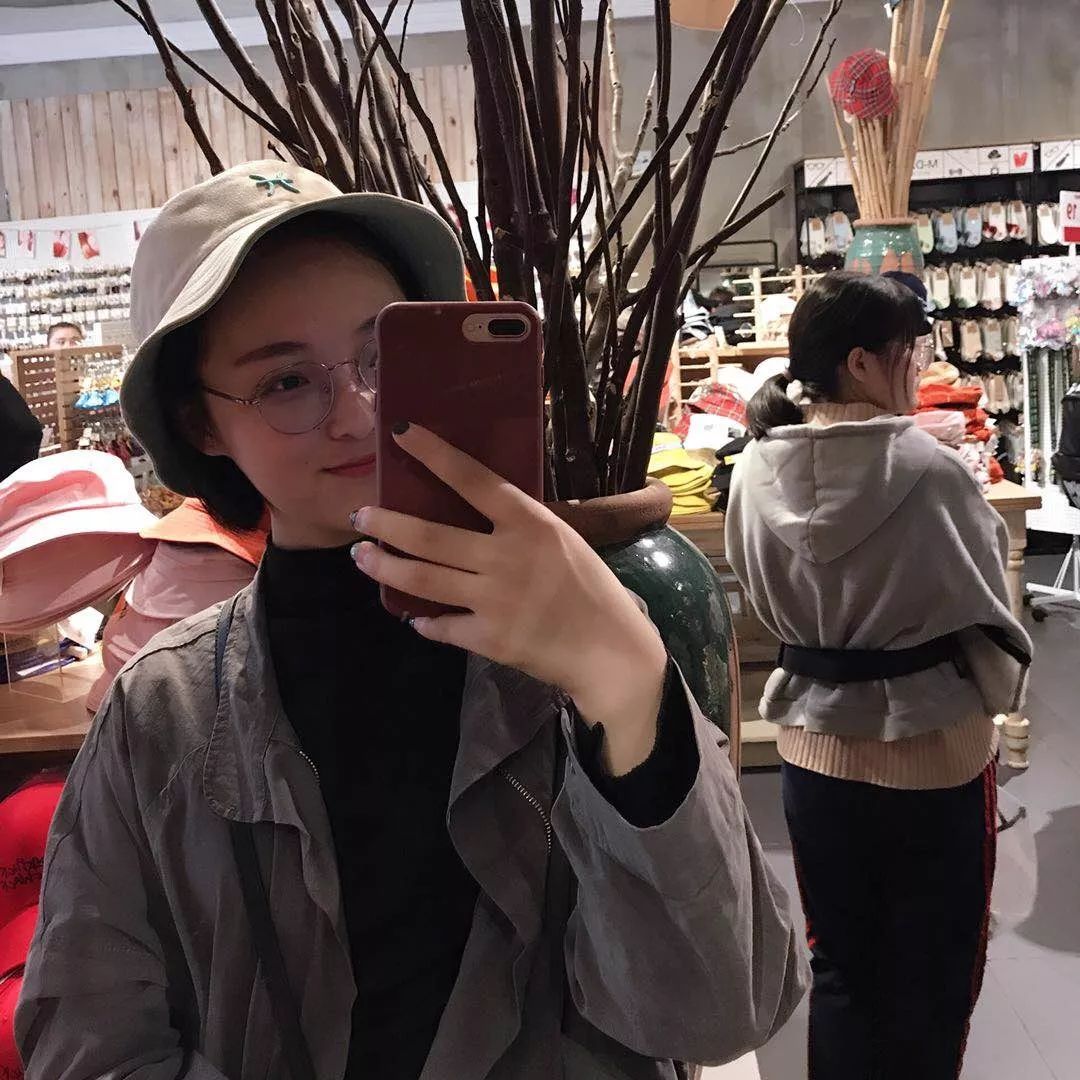 賀微演員，演藝之路的璀璨之星