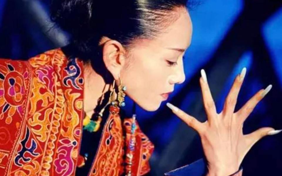 楊麗萍最新近照曝光，如何獲取并評價舞蹈巨星的最新照片？