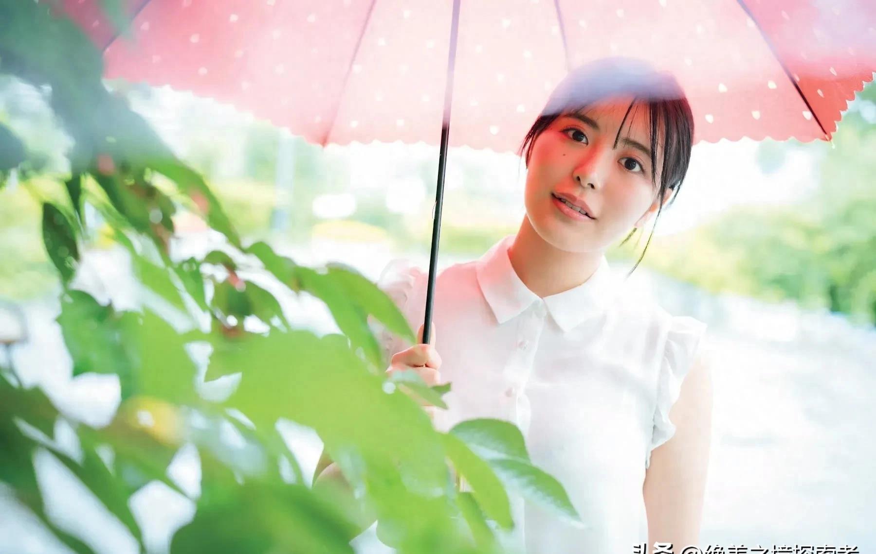 科技新品重塑時尚舞臺，模特泳裝比賽體驗未來魅力之旅