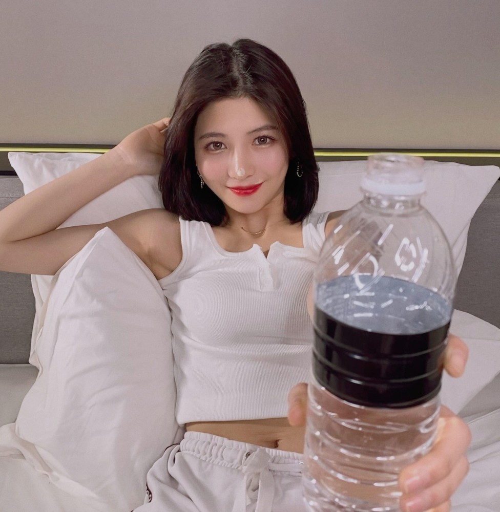 演員李潼，炸裂演技與魅力閃耀小紅書之星