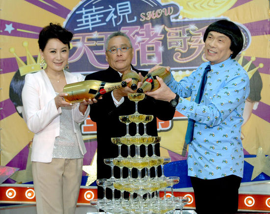 豬哥亮陳亞蘭最新動(dòng)態(tài)揭秘，小巷美食寶藏大揭秘！