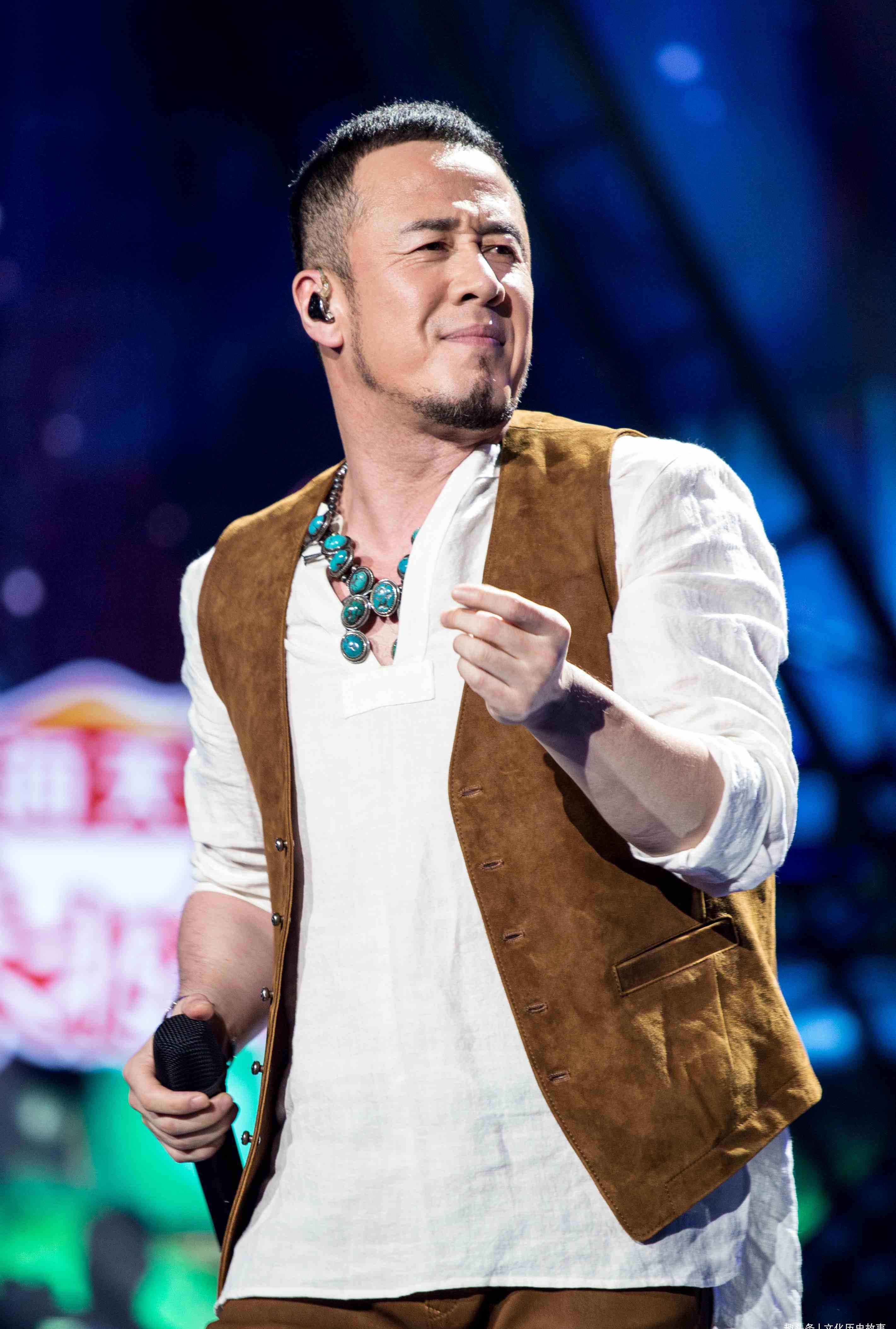 楊坤最新動(dòng)態(tài)，科技潮流引領(lǐng)者，創(chuàng)新讓生活精彩紛呈