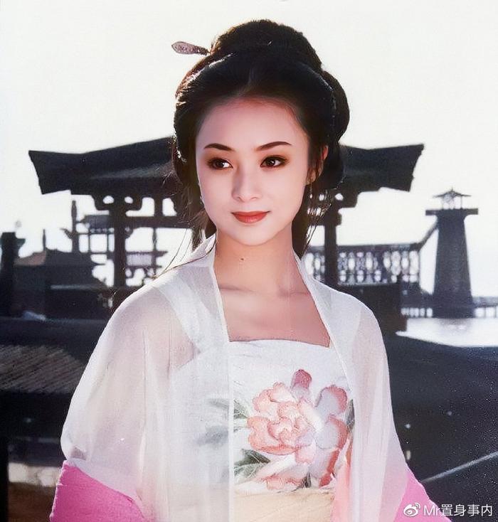 董智芝的表演藝術(shù)之路，如何學(xué)習(xí)表演藝術(shù)并邁向舞臺(tái)成功之巔