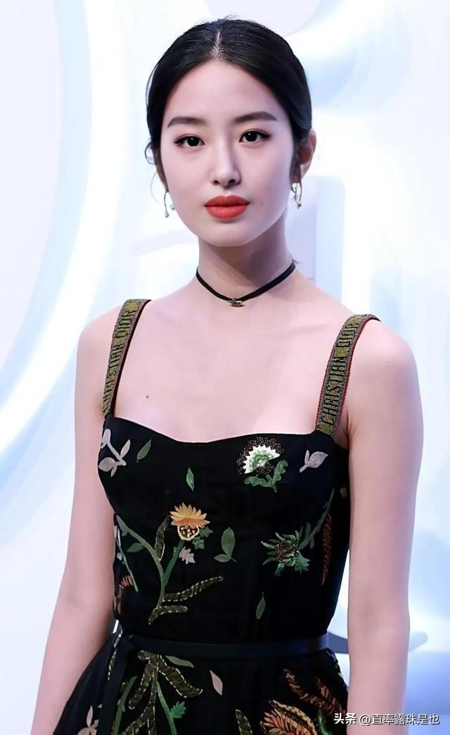 演員鈺探尋隱秘寶藏，小巷特色小店的奇妙之旅