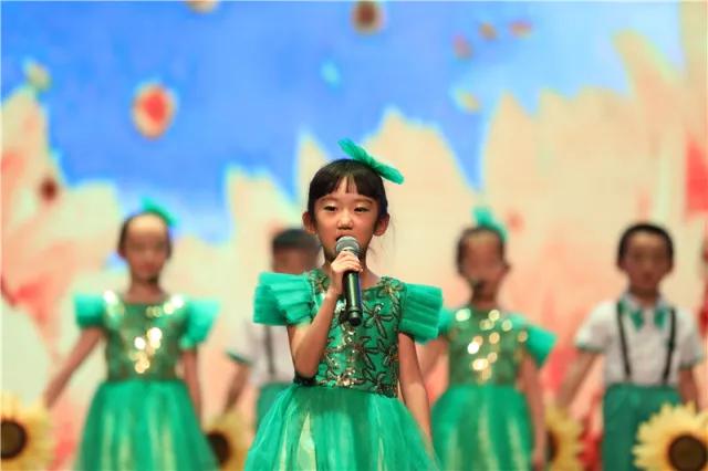 尹小艷演繹的云南山歌新篇章，自信與成就的力量展現(xiàn)學(xué)習(xí)變遷之路