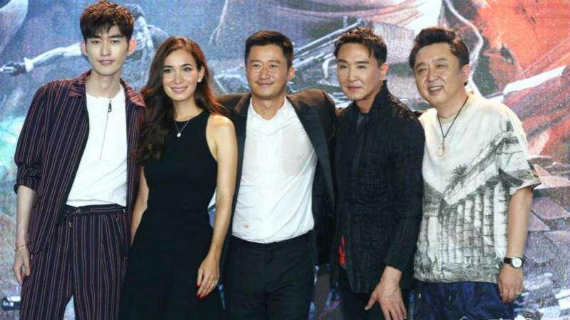 戰(zhàn)狼票房刷新高峰，電影院里的熱血時(shí)刻