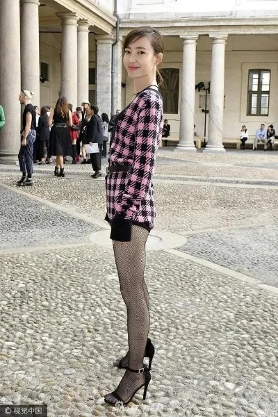 明星絲襪微博，變化中學(xué)習(xí)，自信成就夢想之路