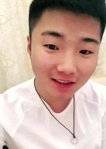 白小白最新時尚活力照片曝光，捕捉魅力瞬間