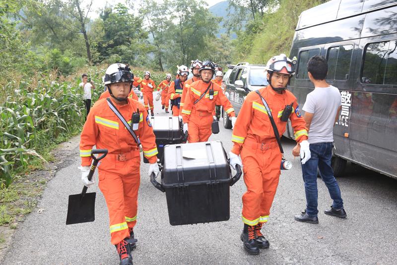 納雍山體滑坡最新消息，探秘滑坡背后神秘角落的小巷特色小店
