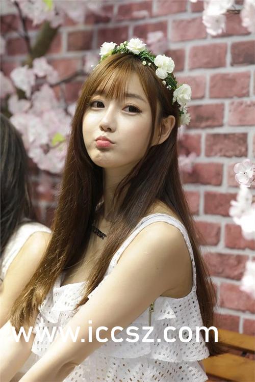 探索時尚界的璀璨新星，Jenny佳妮的最新動態(tài)與風采