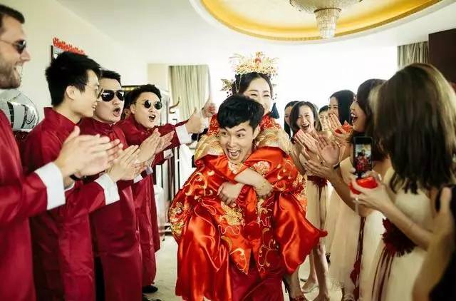 婚禮搶親游戲最新，愛的狂歡與友情紐帶，創(chuàng)意無限，歡樂無限！