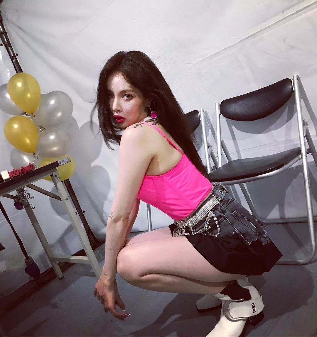 泫雅擁抱自然，尋找內(nèi)心寧靜之旅的最新動態(tài)