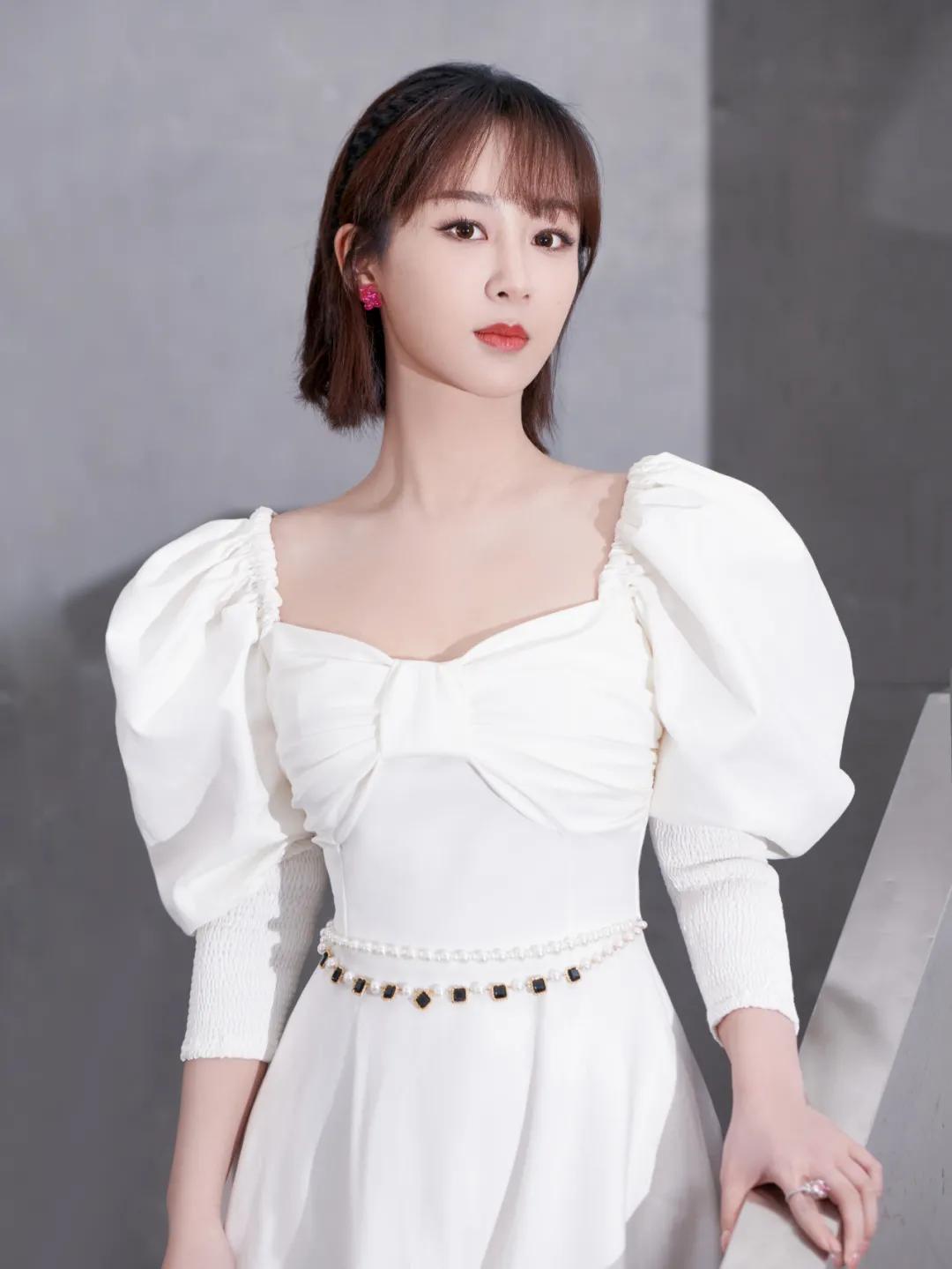 楊紫短發(fā)新潮流，時(shí)尚造型指南與打造技巧