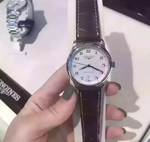 最新款浪琴，時尚與工藝的完美融合