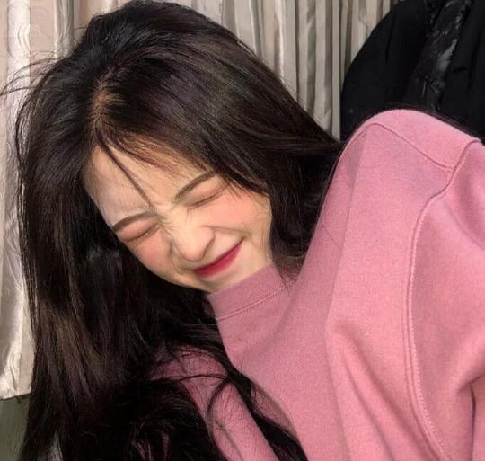 最新個性女生頭像，小巷深處的獨特風尚風采