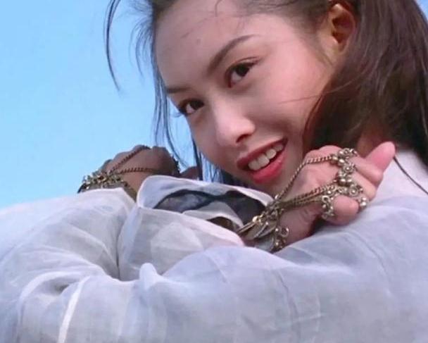 朱茵2025最新照片，公眾視角下的觀點(diǎn)碰撞與個人立場展現(xiàn)