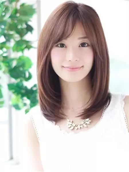 從入門到精通，2025最新短直發(fā)發(fā)型指南，引領(lǐng)時尚風(fēng)潮！