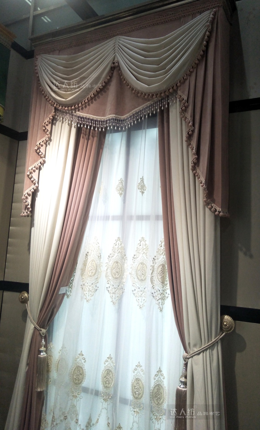 最新窗?？钍綀D片，時尚與歷史的完美交融