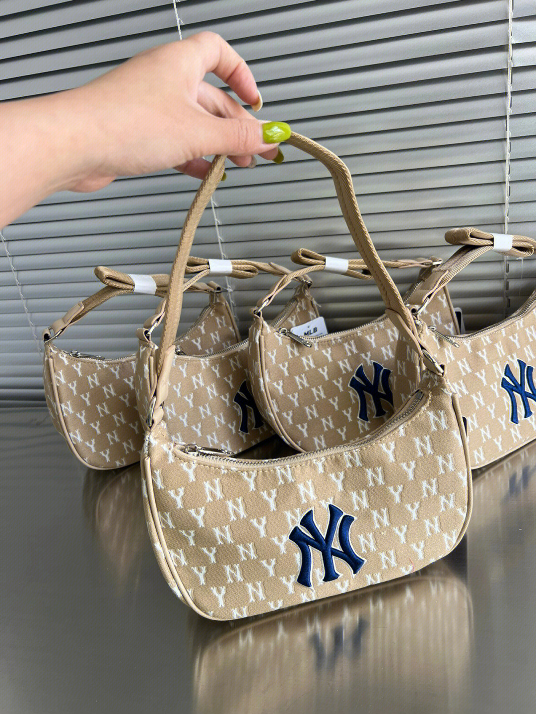 MLB包最新潮流，科技重塑時(shí)尚，完美融合功能與美觀