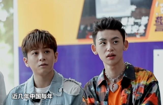 小鬼最新綜藝節(jié)目，青春風(fēng)暴背后的背景、事件與影響力