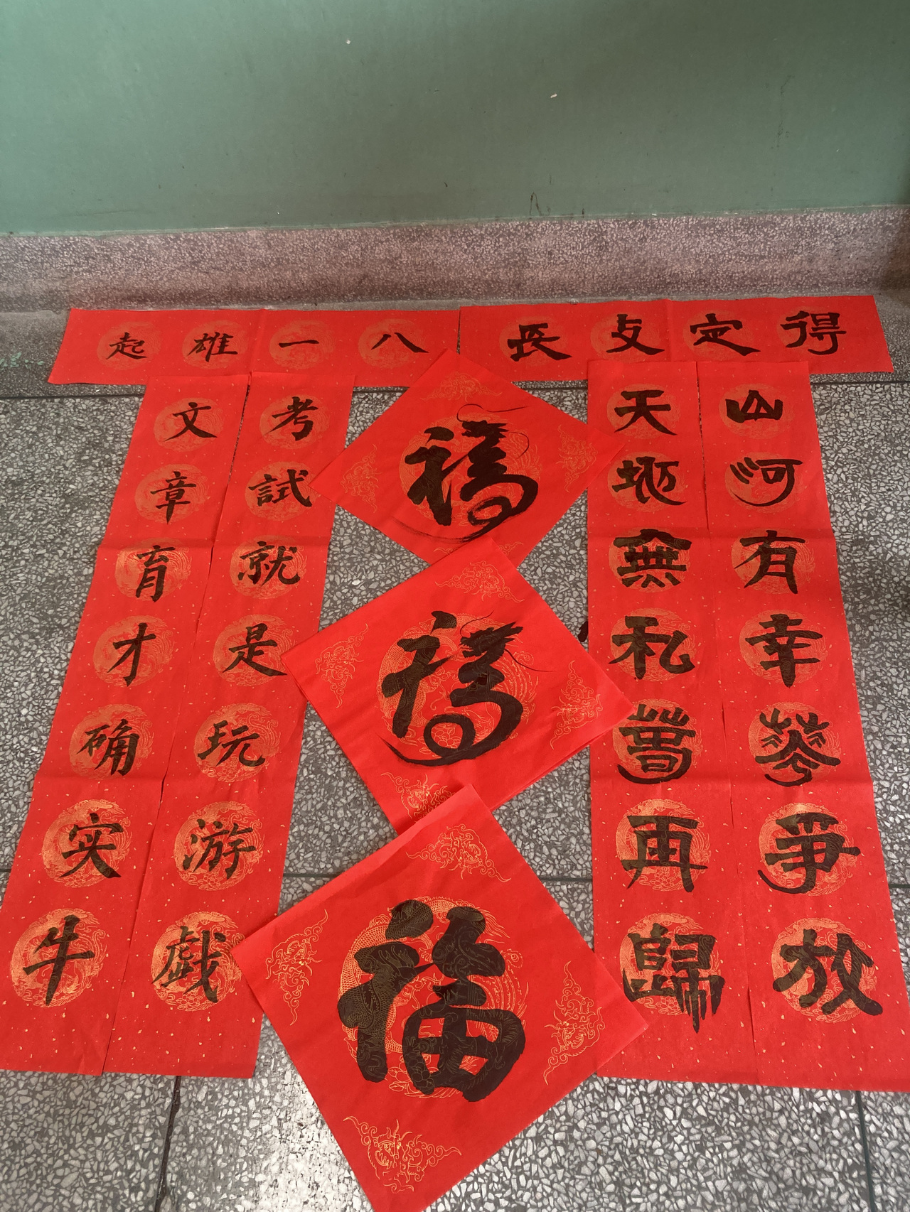 傳統(tǒng)與現(xiàn)代融合之美，最新潮春聯(lián)欣賞