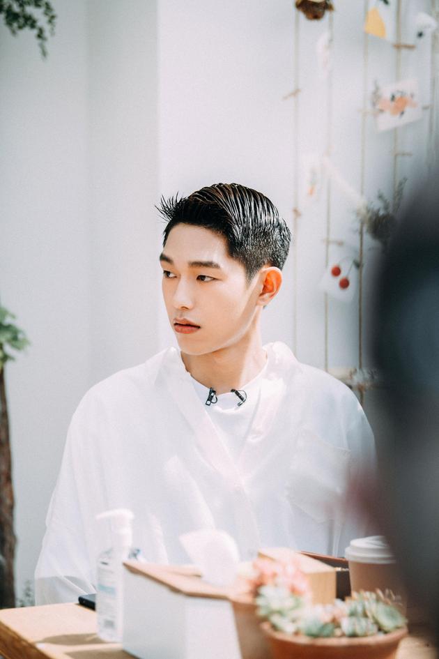 王鏘，時(shí)尚潮流的引領(lǐng)者最新動(dòng)態(tài)