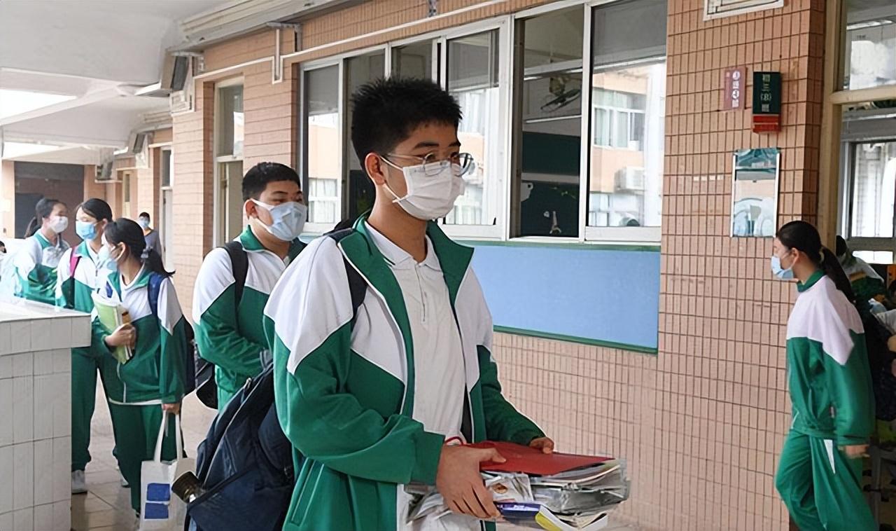 最新暴雨通知，科技智能守護安全，生活無憂預(yù)警通知