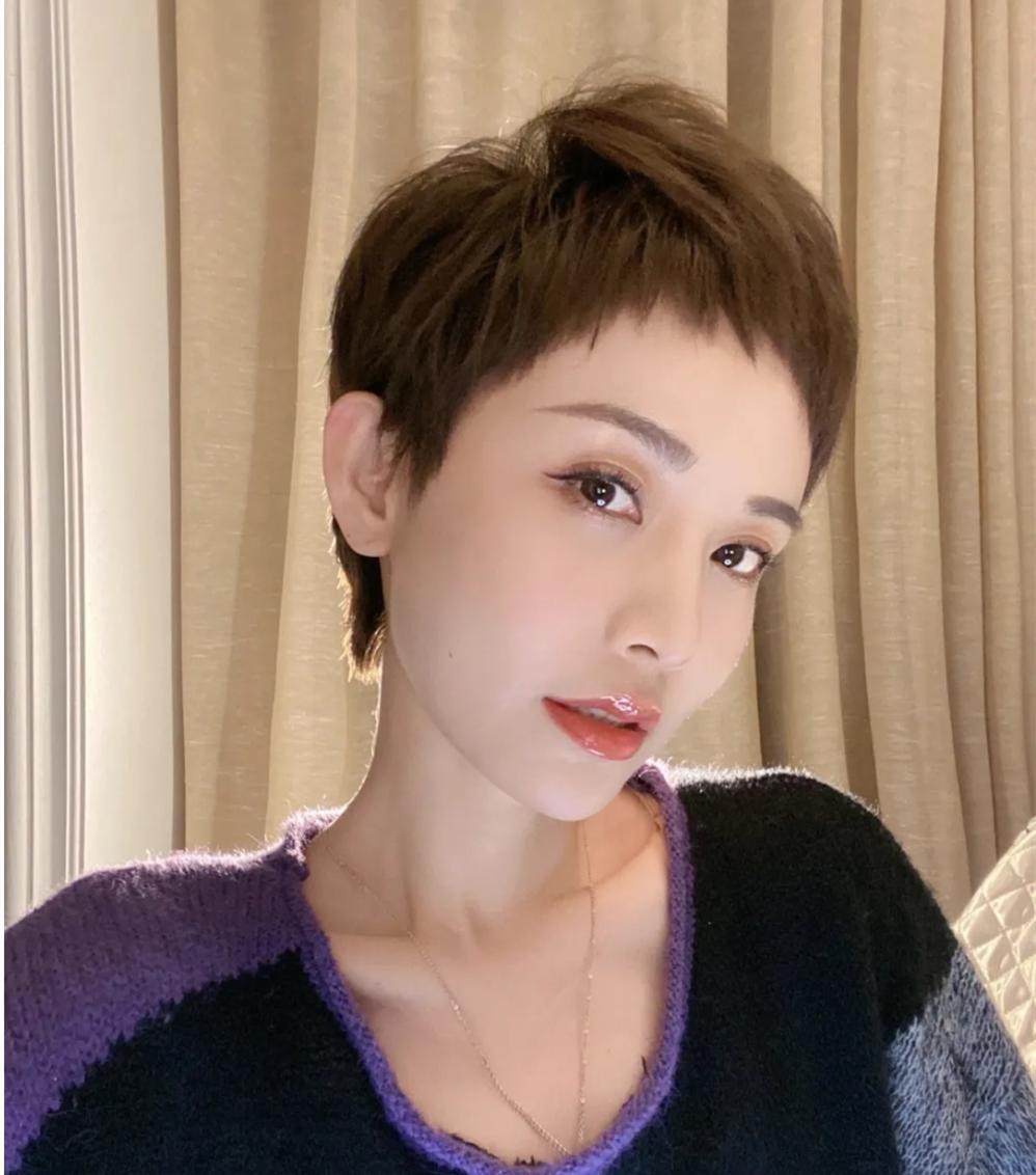 最新女生發(fā)型流行趨勢，時尚減齡發(fā)型指南