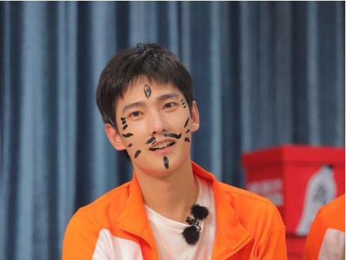 王鶴棣最新商務，展現(xiàn)變化的力量與自信成長的旅程