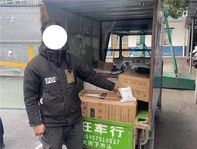 最新快遞員偷快遞現(xiàn)象，原因解析與應(yīng)對(duì)策略