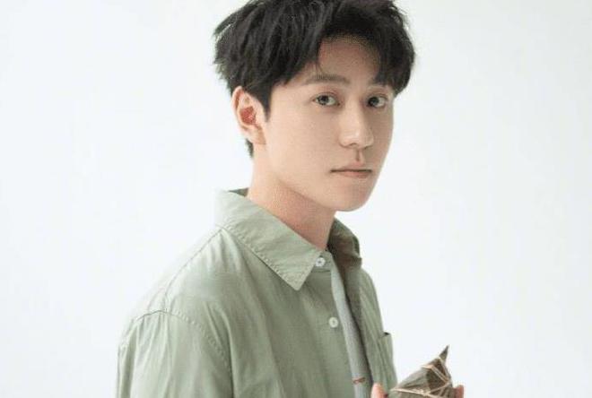 秦俊杰最新戀情曝光，情感新動向揭秘！