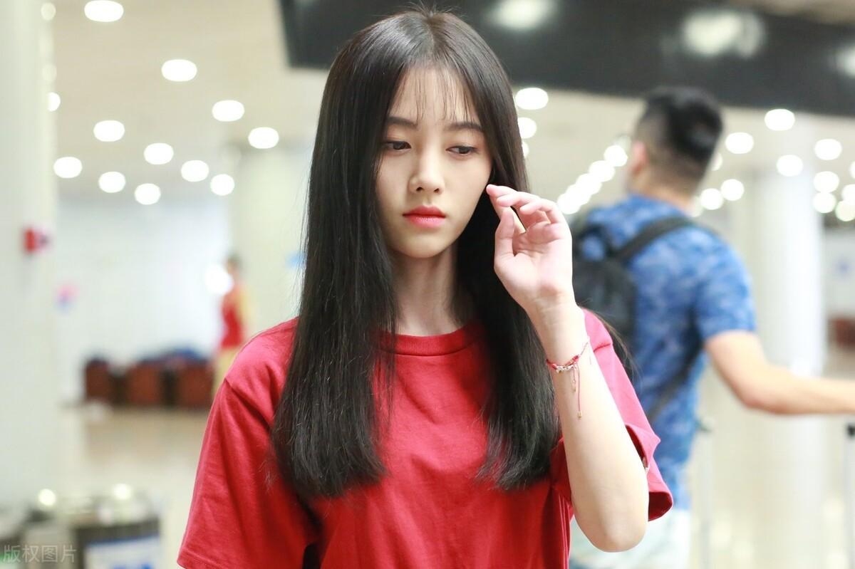 鞠婧祎最新采訪揭秘，星光下的真實自我探索