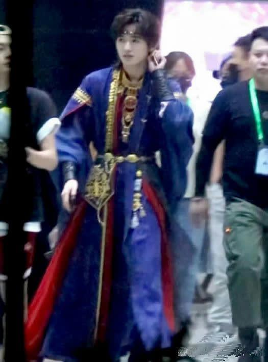 王牌最新路透照揭秘，小巷深處的獨(dú)特風(fēng)情